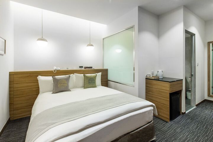 Room 34 of 129