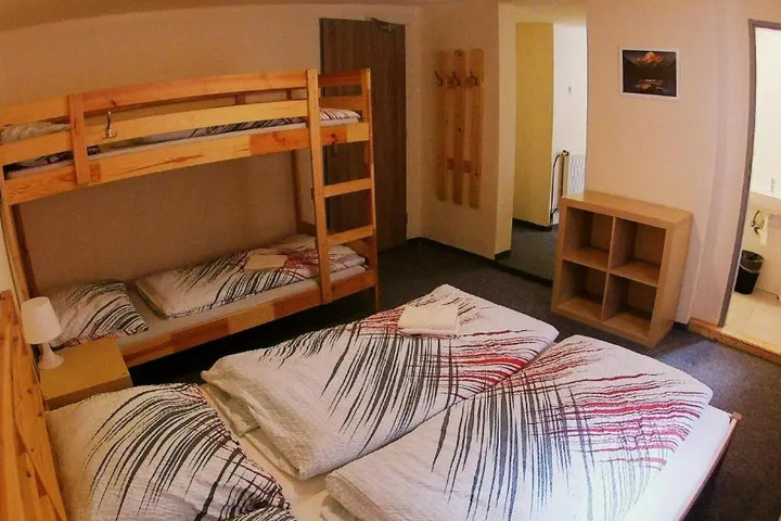 Room 5 of 28
