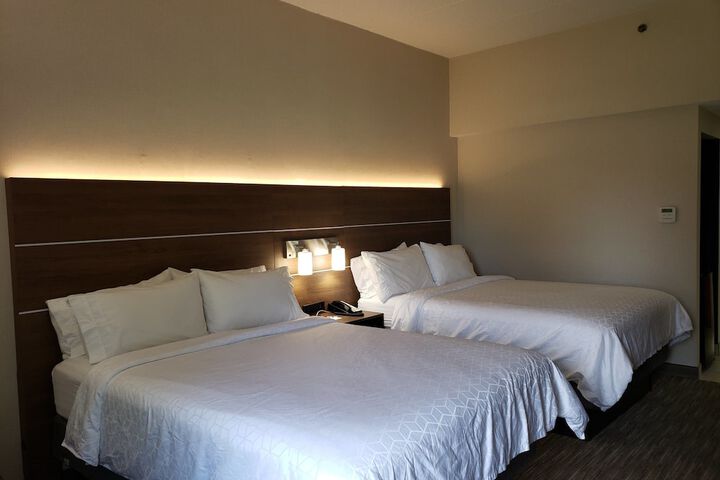 2 Queen Beds (4 of 10)