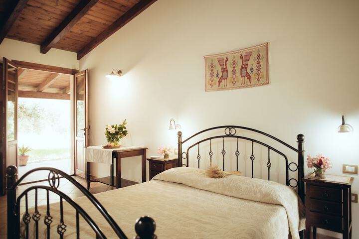 Room 3 of 90