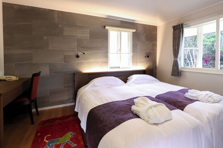 Room 25 of 84