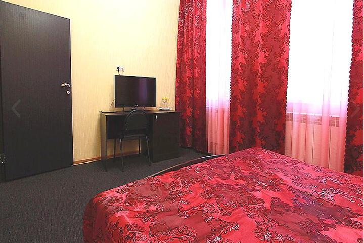 Room 2 of 10