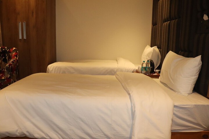 Room 12 of 20