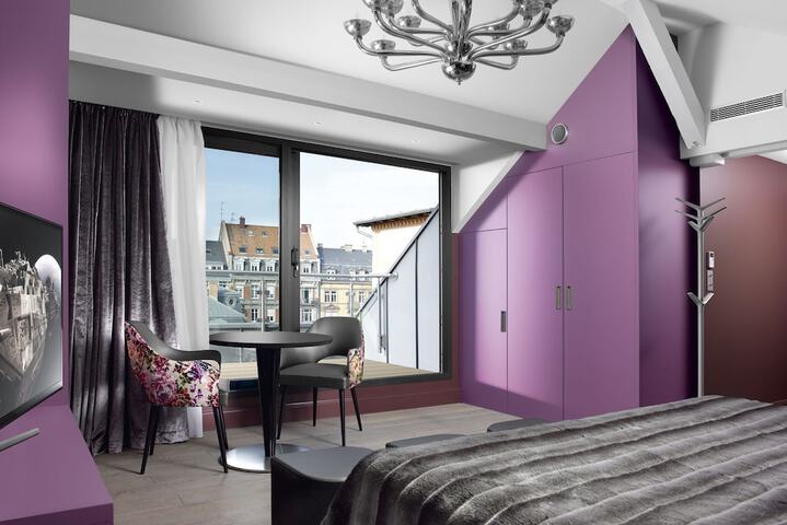 Room 17 of 23