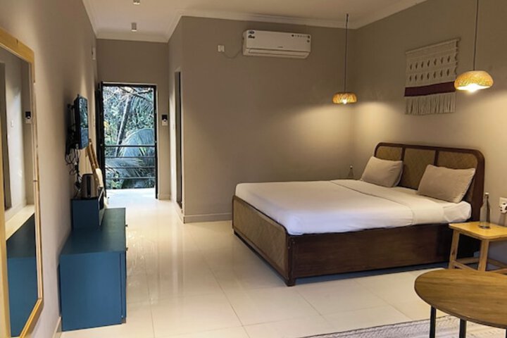 Room 2 of 6