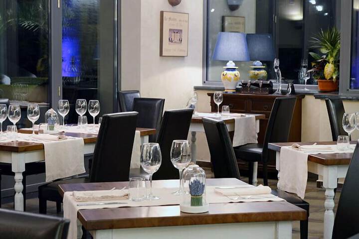 Dining 47 of 72