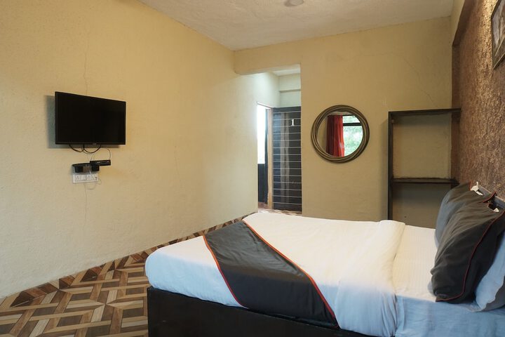 Room 13 of 16