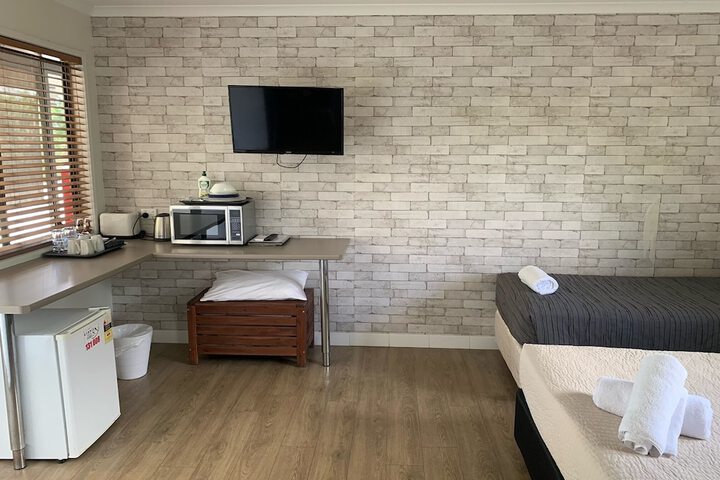 Room 11 of 27