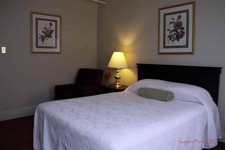 1 Queen Bed (9 of 20)