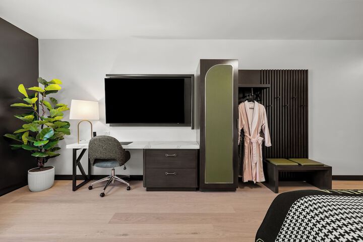 Room 15 of 52
