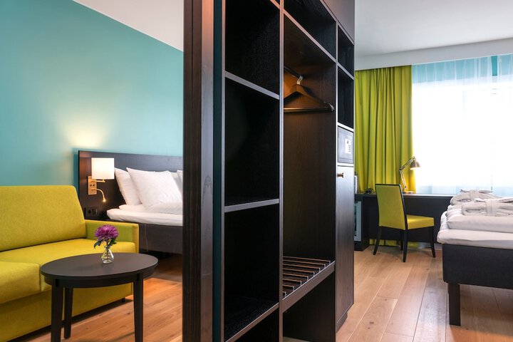 Room 10 of 46
