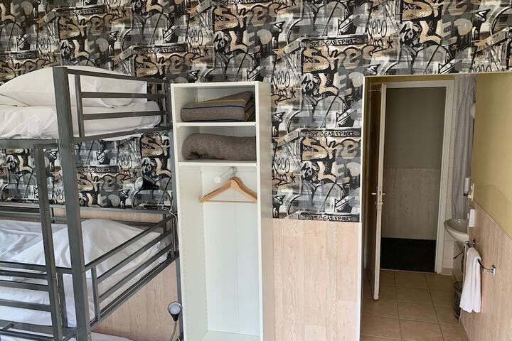 Room 16 of 41