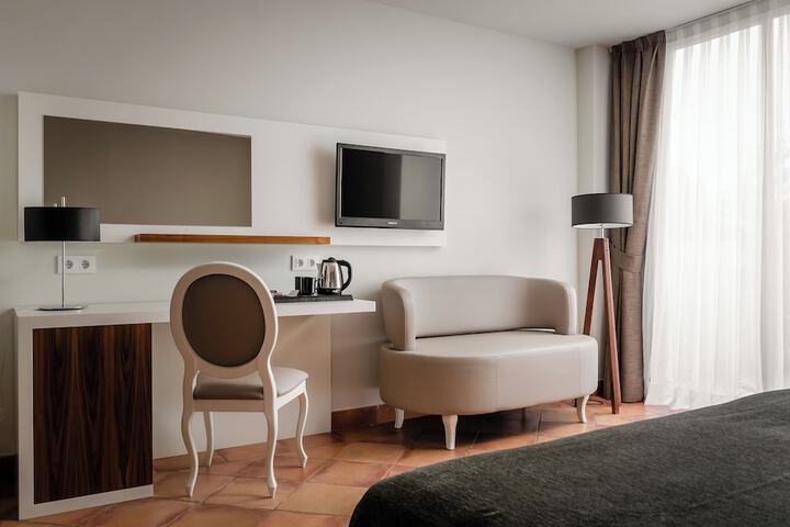 Room 9 of 34