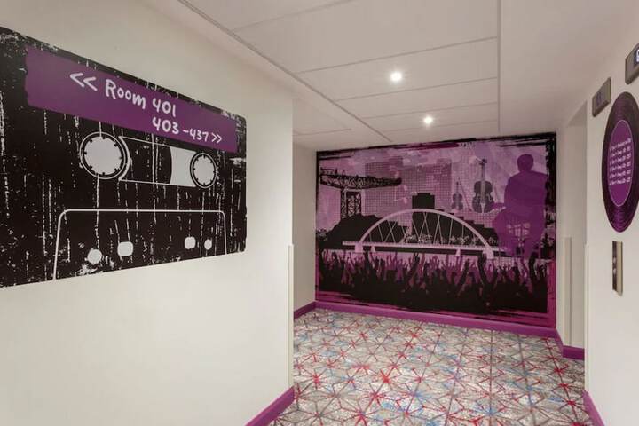 Ballroom/Hall 95 of 107