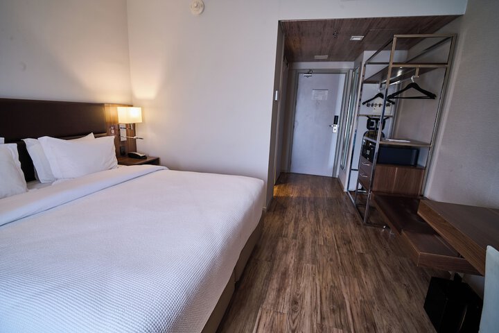 Room 12 of 102