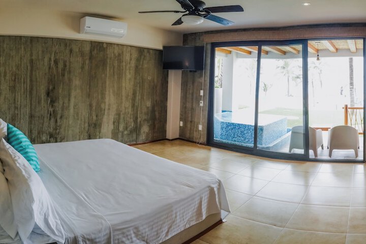 Room 9 of 37