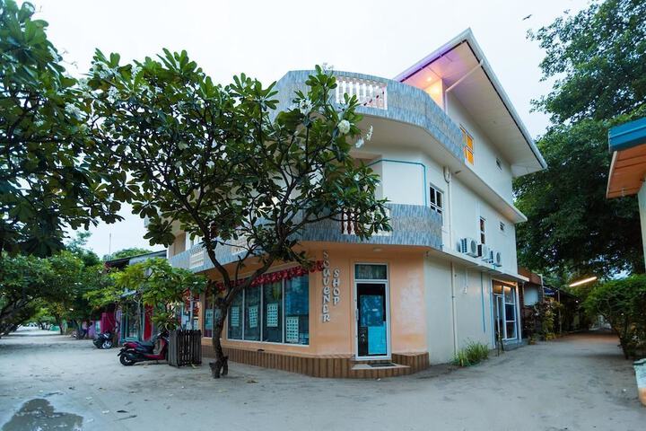 HIDEAWAY INN