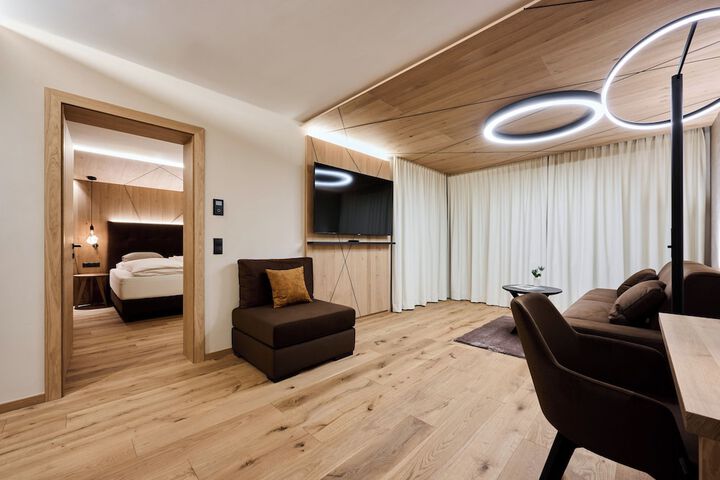 Room 16 of 90