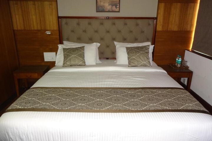 Room 27 of 62