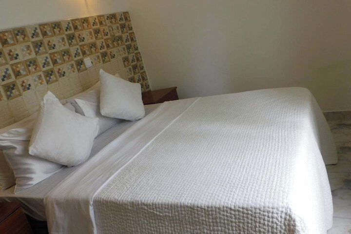 Room 6 of 75