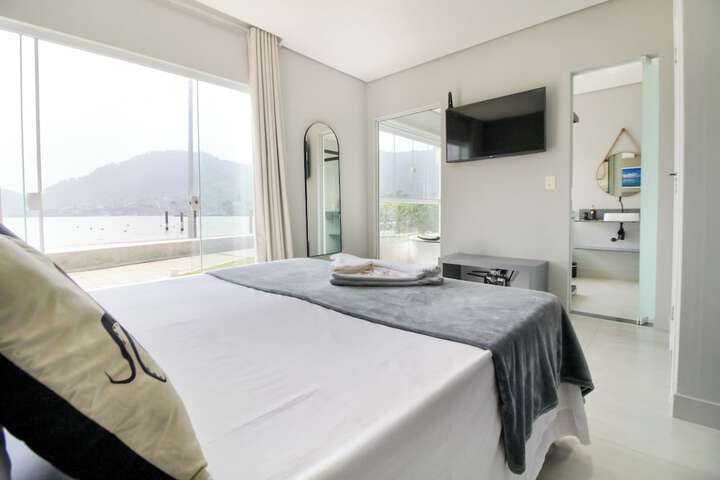 Room 15 of 185