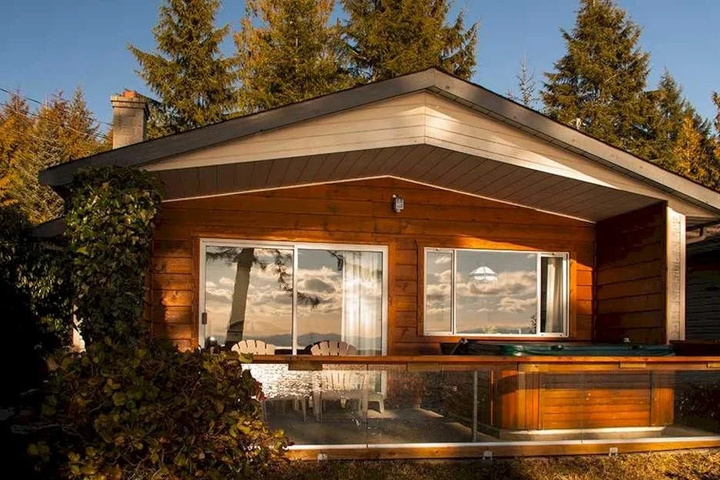 Exterior of Fossil Bay Resort