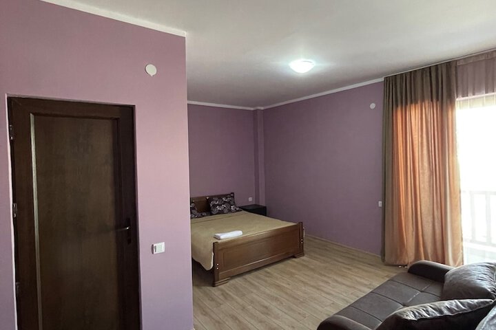 Room 5 of 11