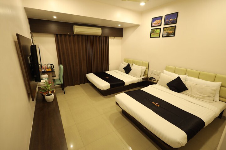 Room 9 of 12