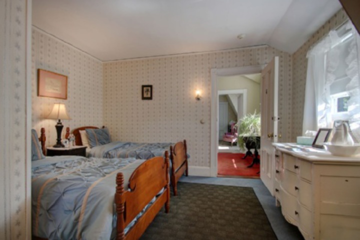 Room 216 of 408