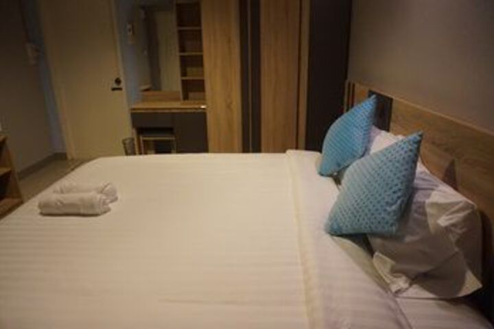 Room 13 of 40