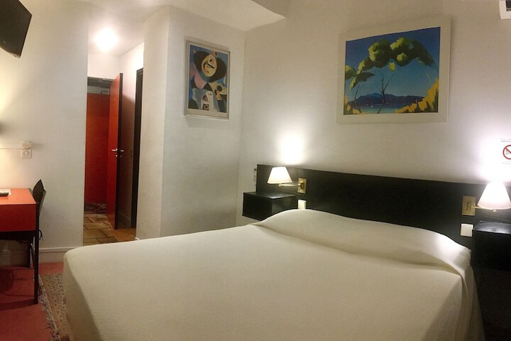 Room 16 of 62
