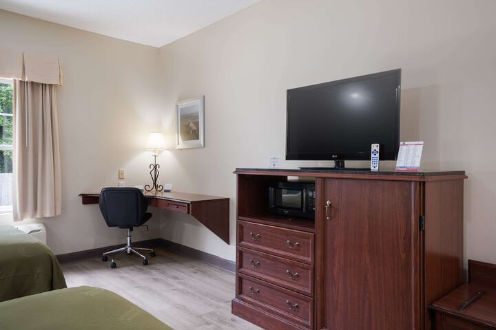 2 Queen Beds (14 of 17)