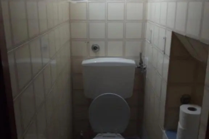 Room 10 of 14