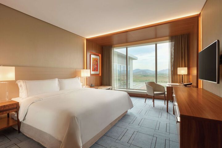 Room 27 of 105
