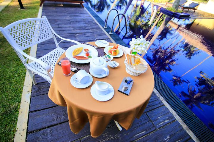 Breakfast/Coffee Service 44 of 72