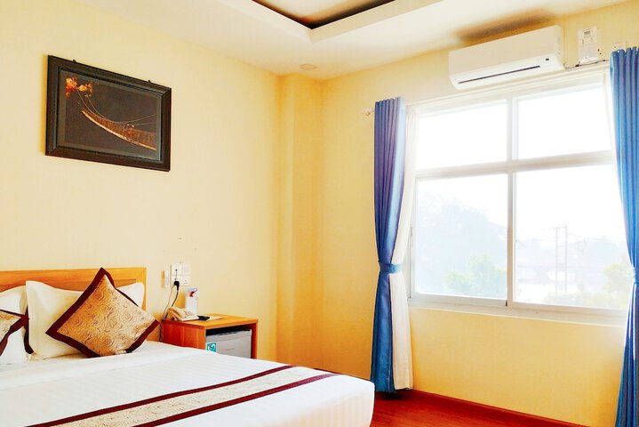 Room 10 of 33