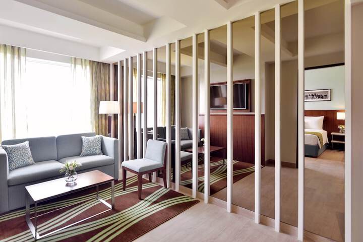 Room 9 of 32