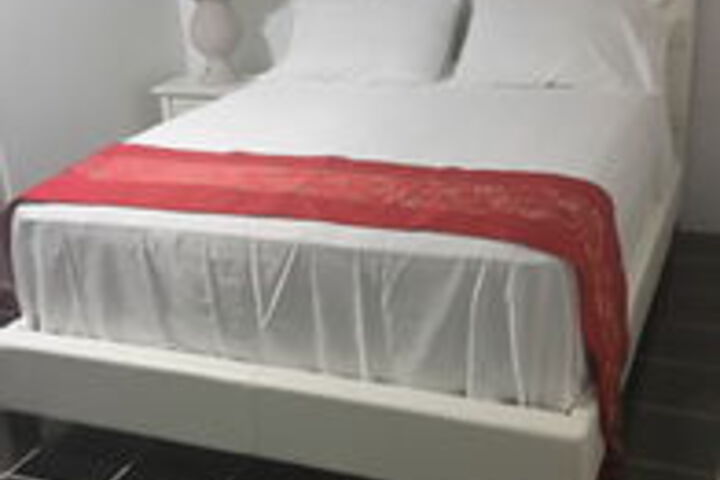 Room 6 of 25