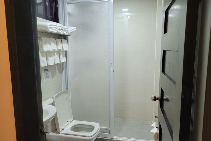 Room 47 of 112