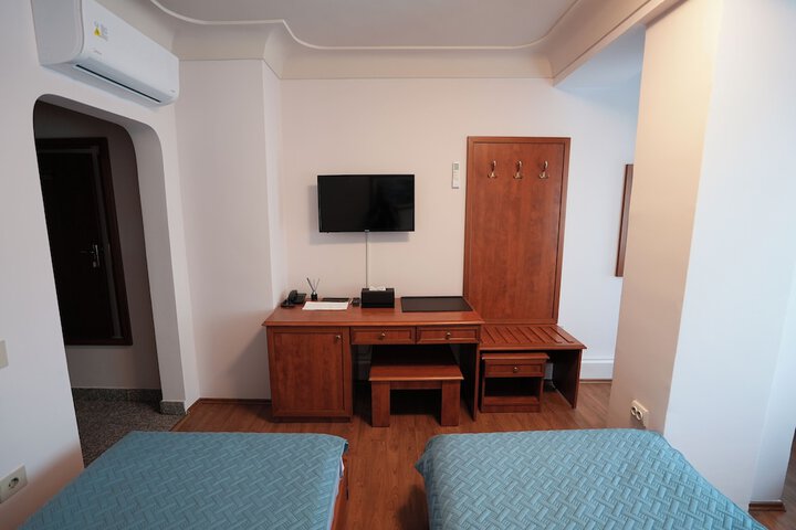 Room 11 of 23