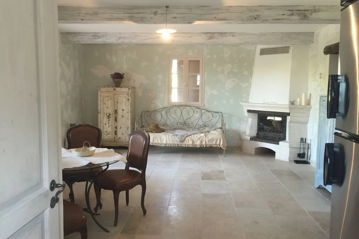 Room 2 of 8