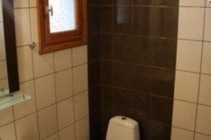 Room 4 of 12