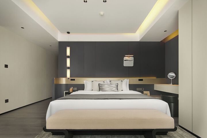Room 53 of 96