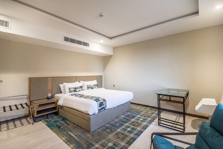 Room 12 of 74