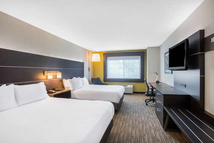 2 Queen Beds (2 of 14)