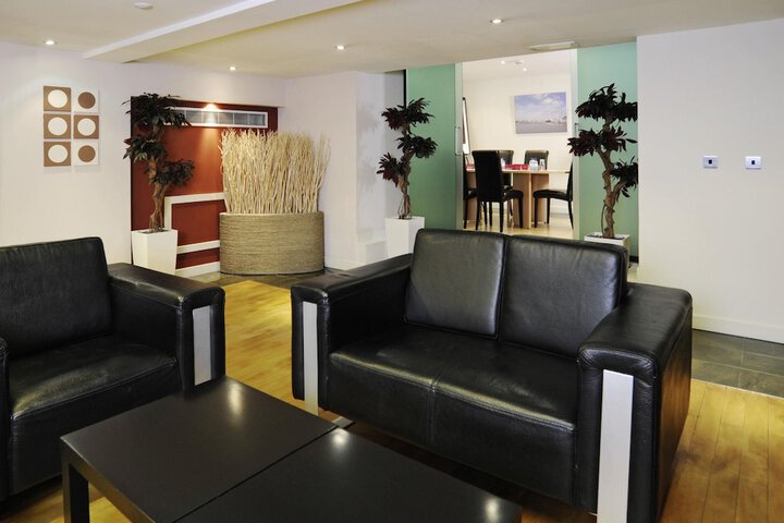 Lounge 85 of 113