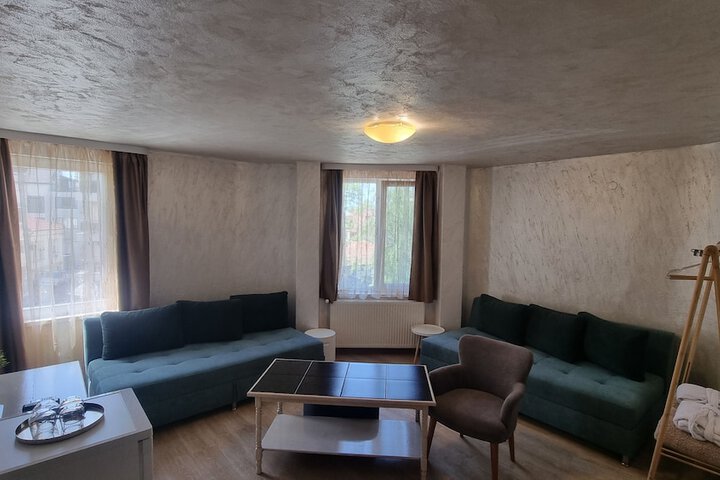 Room 17 of 93