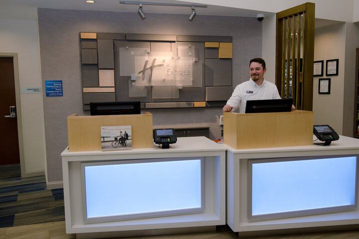 Check-in/check-out kiosk