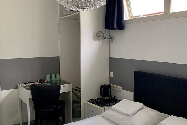 Room 12 of 42