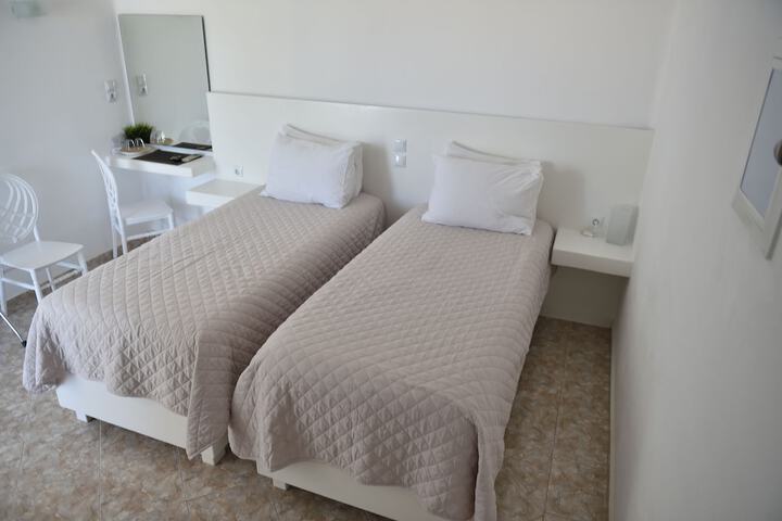 Room 12 of 40